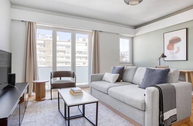 Blueground | Alvalade, furnished + terrace