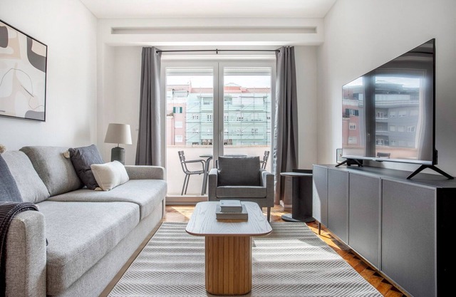 Blueground | Alvalade, furnished, balcony