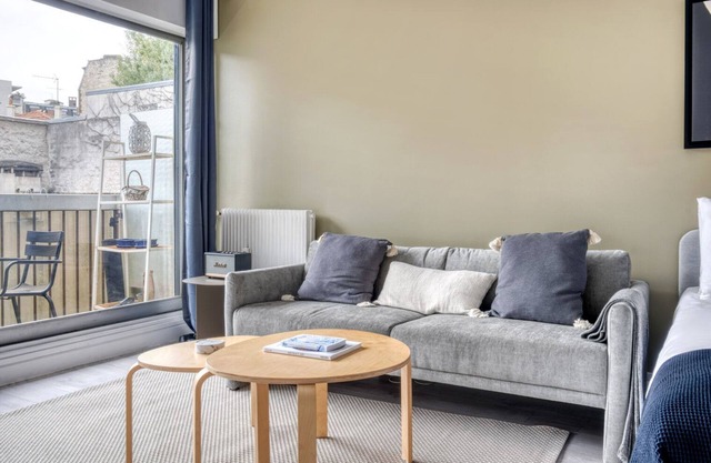 Blueground | Auteuil, balcony, nr Parc de Princes
