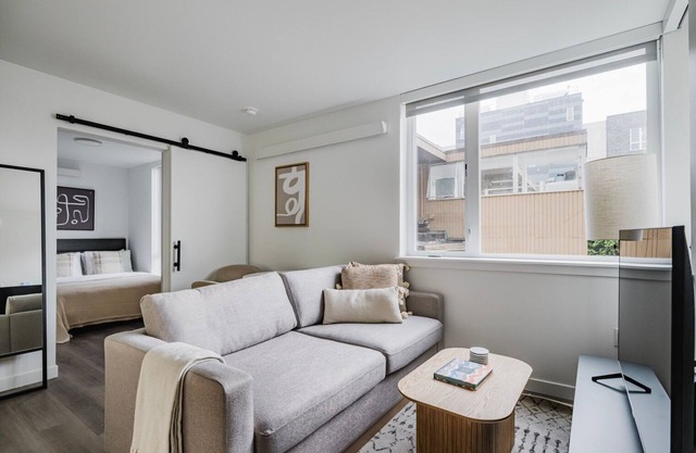 Blueground | Capitol Hill, lounge & pet area