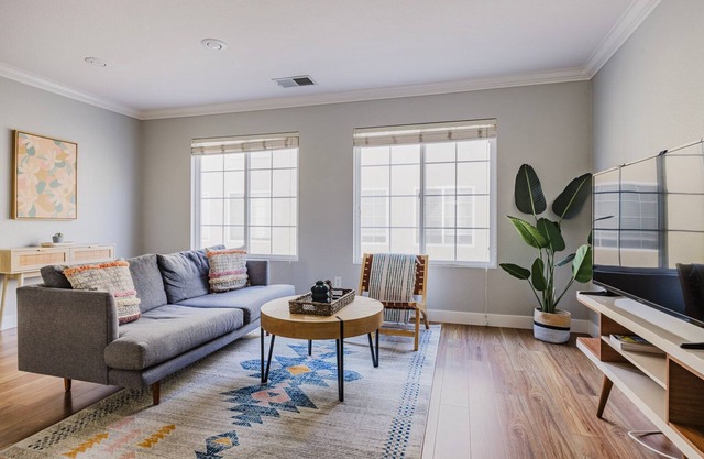 Blueground | Carmel Valley, AC & parking, nr Torrey Pines