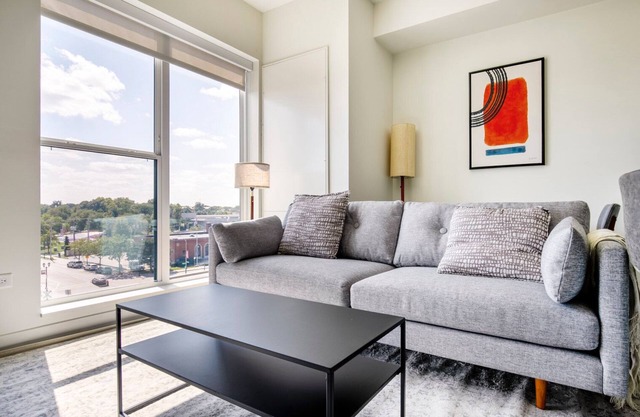 Blueground | Elmhurst, pool, nr Elmhurst Art Museum