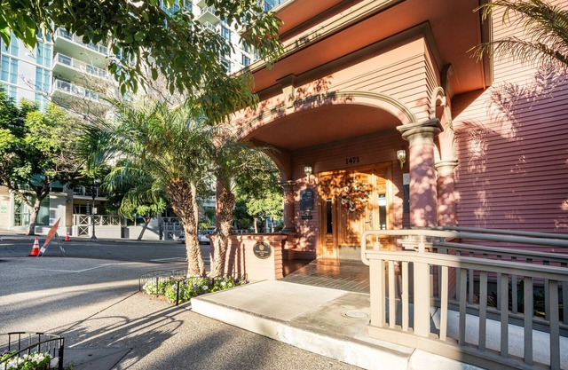 Blueground | Gaslamp 1bd apartment