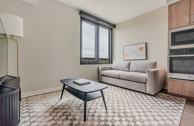 Blueground | Lyon Village, pool, nr Arlington Cemetery