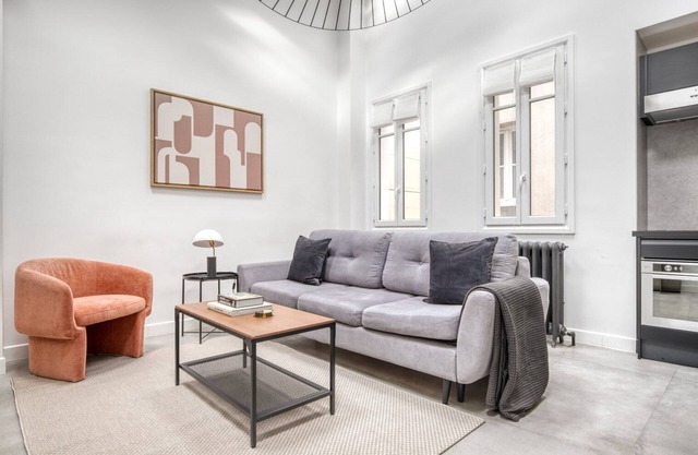 Blueground | Monceau, a/c, nr Parc Monceau