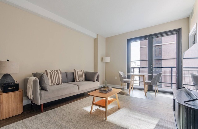 Blueground | Mt Vernon Sq, pool & gym, nr museums