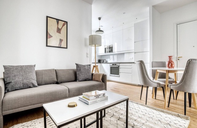 Blueground | Ternes, furnished, nr Arc de Triomphe