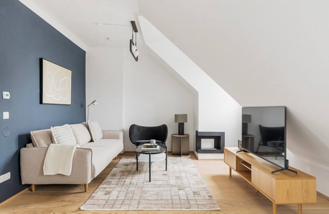Blueground | Wieden, washer/dryer, nr Belvedere