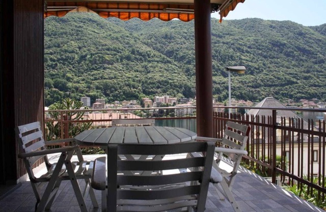 VIEW! Lake, City Center, Hospital, 5 minutes away!