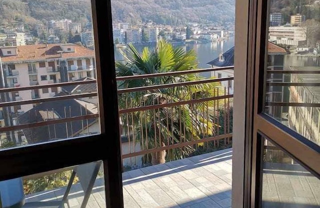 VIEW! Lake, City Center, Hospital, 5 minutes away!