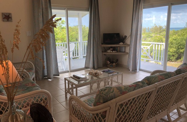 Blueskies, a Gorgeous Vacation House in Rainbow Bay, Eleuthera