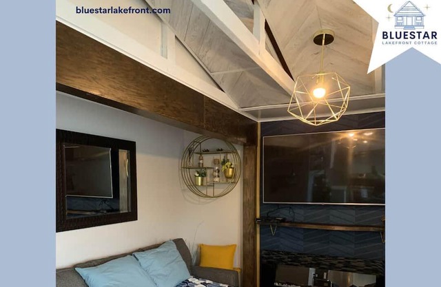 Bluestar Lakefront Cottage Rental - 1000 Islands Region - Gananoque
