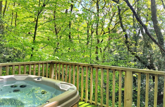 BlueStone-Hot Tub-Woodlandlodges-Pembrokeshire-Tenby