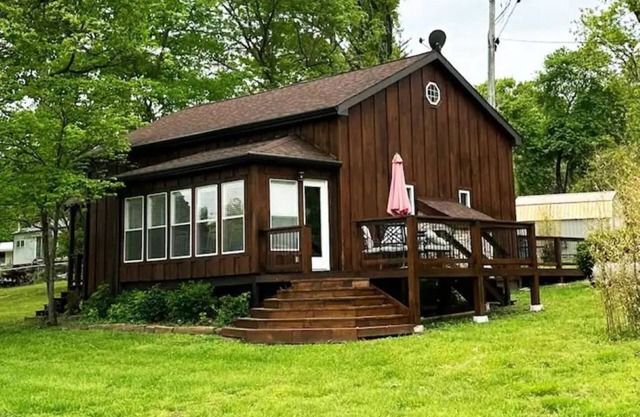 Bluff Cabin on the Lake