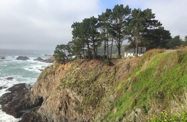 Bluff House - ein wunderbares Haus am Meer, nicht weit von der Stadt entfernt.