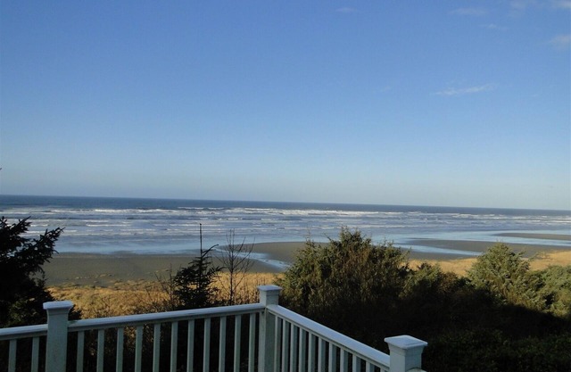 Bluff House-Beautiful Views