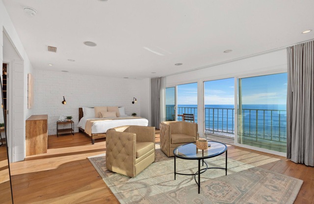 Bluffside Luxury Retreat