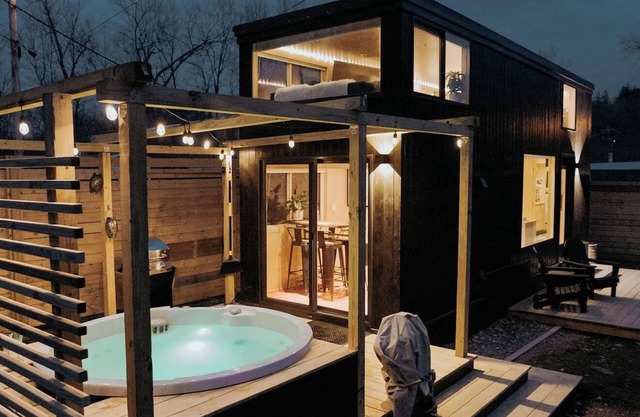 BLUSH: Boutique TINY home*private spa*walk to town