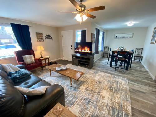 Bo's Copper City Charmer, easy Freeway Access, open floorplan