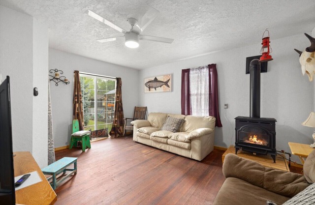 Bo's Howard Hideaway Rustic Cottage | Fenced Yard