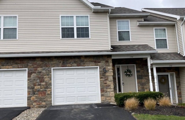 Boalsburg Lion's Den-close to PSU campus, golf, and ski slopes