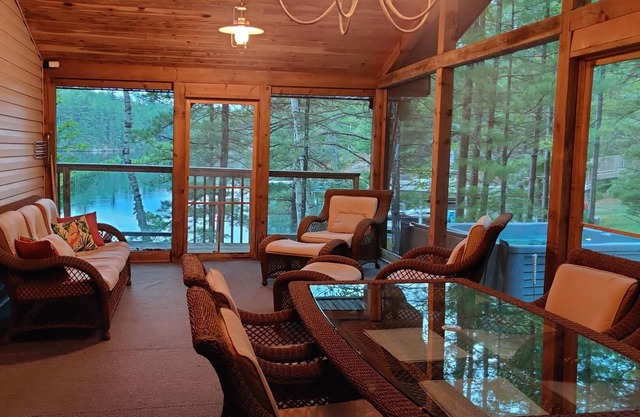 Boat Access Lakeside Retreat