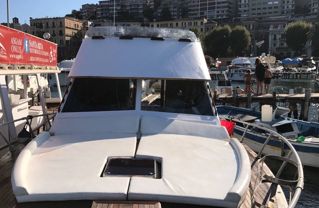 BOOT UND FRÜHSTÜCK Mergellina Neapel. Boot B & B im schönsten Golf der Welt
