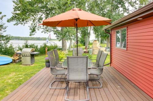 Boat Dock and Launch Family Cabin on Prairie Lake!