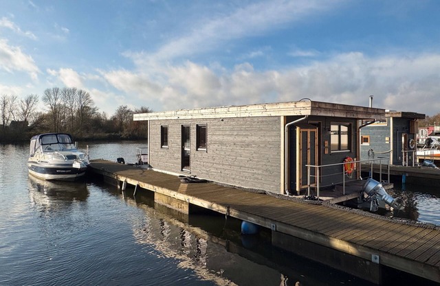 Boot 'Hausboot Diva Mit Kamin - Winter' mit privater Terrasse und Wi-Fi