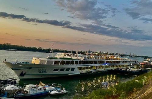 Boat Hotel Sofia