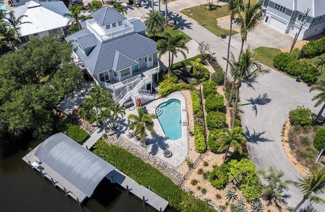 Boater's Dream Nestled On a Wide Gulf Access Canal - Bokeelia Breeze
