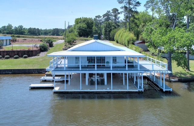 Boaters Dream Lake House 3/3.5 with 2 kitchens