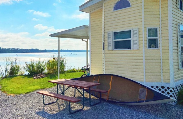 Boathouse Lakeside Cottage