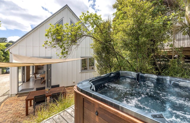 Boathouse Onetangi - Stay Waiheke