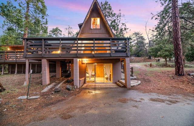 Bobcat Lodge W/BBQ, Deck + Firepit