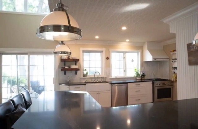 Bobcaygeon Lakefront Stone Cottage