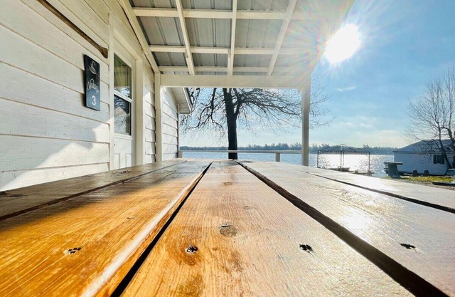 Bobcaygeon Resort - Cottage #2 (Sleeps 6)