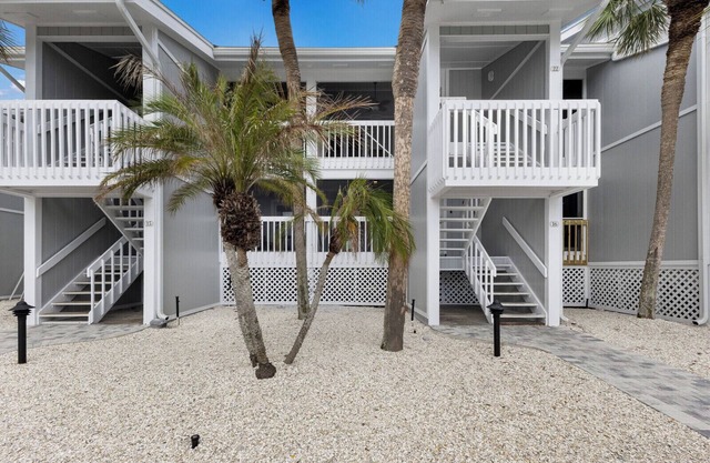Boca Grande North 16 - Large 2 Bed/2 Bath - Sleeps 6 - Awesome Bay Views - First Floor