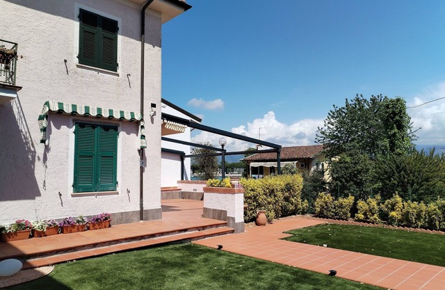 Bocca di Magra semi-detached house with large terrace