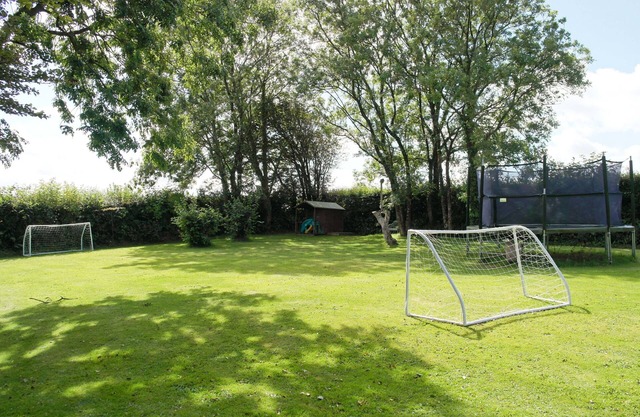 Bodrugan; Ein charmantes kornisches Häuschen mit Grundstück und privater Terrasse, hundefreundlich