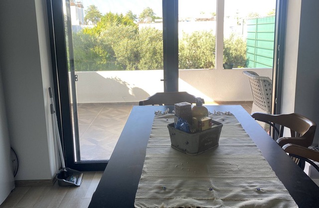 Bodrum merkezde Plaja eglence yerlerine muzelere market Tekne gezilerine yakin