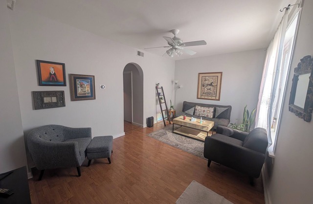 Bohemian 2-bedroom apartment with WiFi, AC in fabulous Chicago