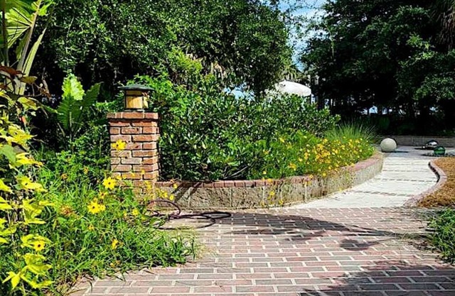 Bohemian LODGE in an Enchanted Garden-by-the-Sea; 3-min walk to Private Beach