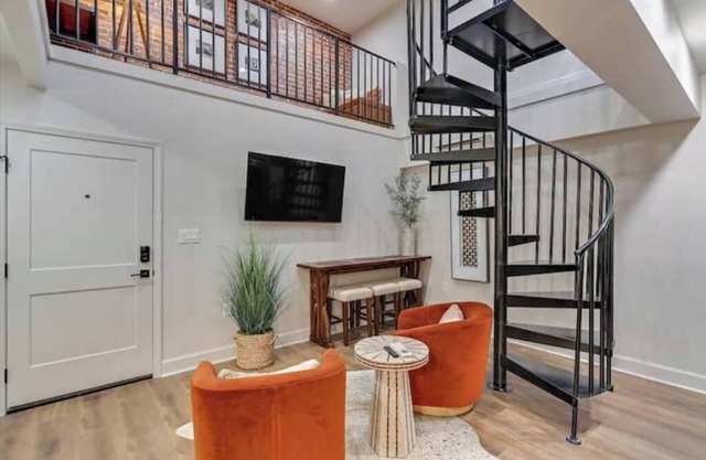 Bohemian Luxury-Downtown Jackson: Chic, industrial lofts in heart of the city!