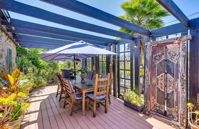 Bohemian Wonderland Benicia Bungalow with Pergola!
