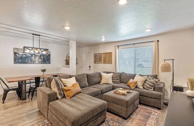 Boho 3 Bedroom Townhome Near Ski Resorts & Hill AFB