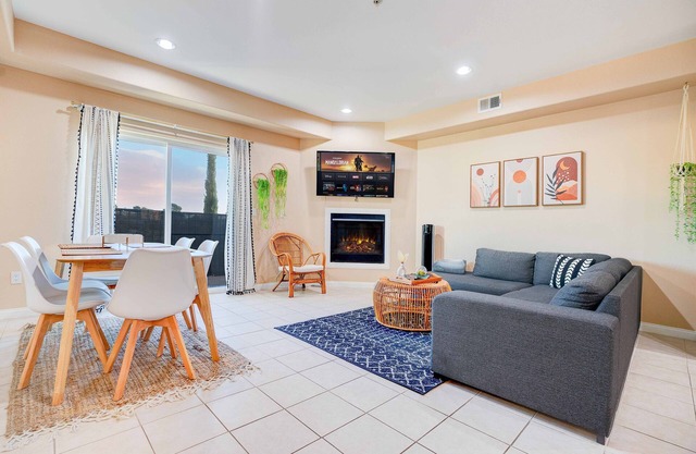Boho 4Bedroom Family Townhome (10 min to SD Zoo)