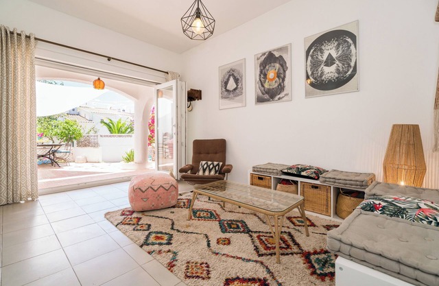 Boho Beach House & Garden: Secluded Location, Seconds to the Beach