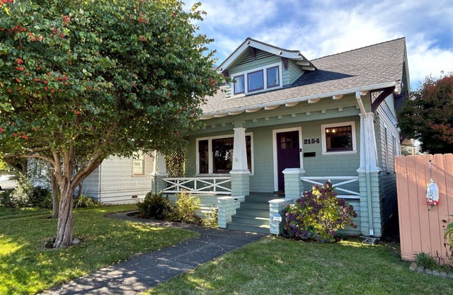 Boho Bungalow! King Bed-Full Backyard-Washer-Dryer-Fast WiFi!