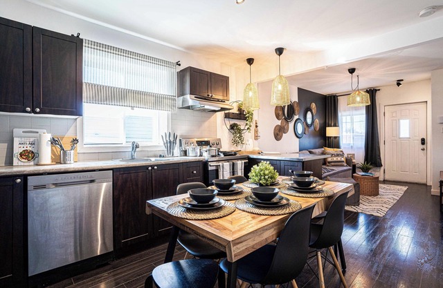 Boho Chic Retreat: 15-minute to DT & Free Parking